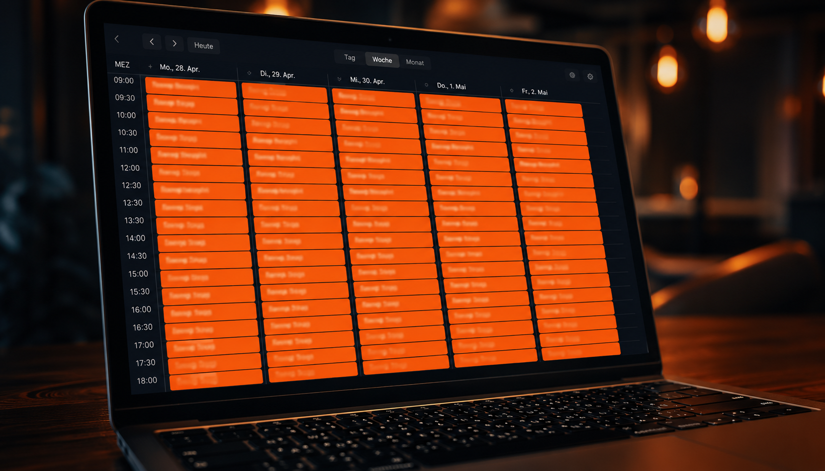 Voller Calendly-Kalender auf MacBook — jede Stunde mit qualifizierten Investoren-Terminen belegt